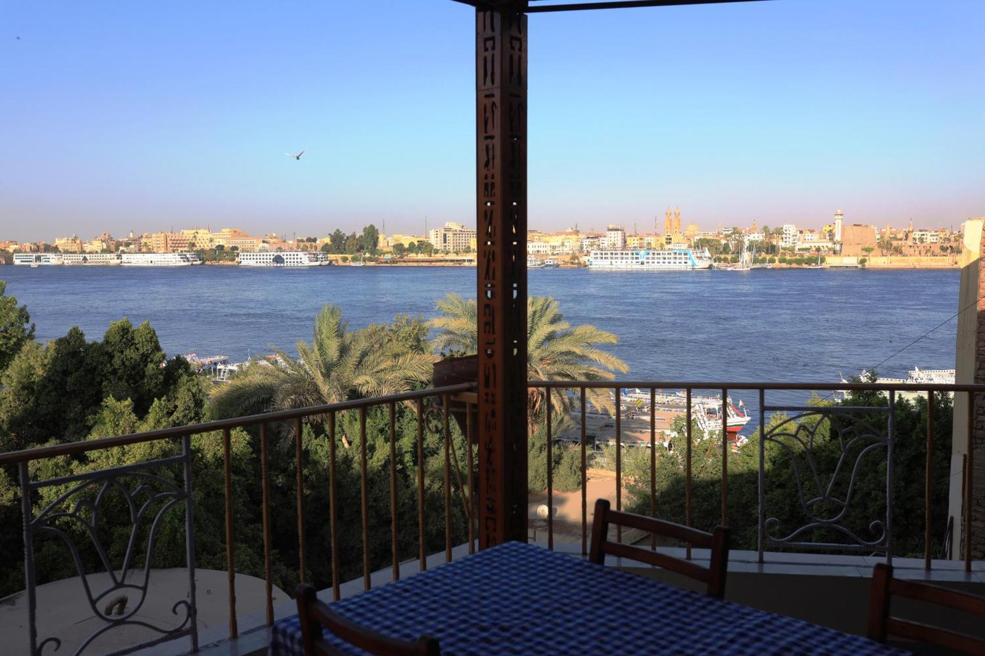 Spring Hotel Luxor Exterior foto